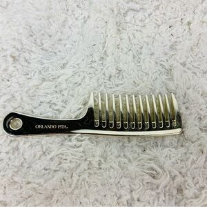 Orlando Pita wide-tooth comb designed for detangling and treating hair